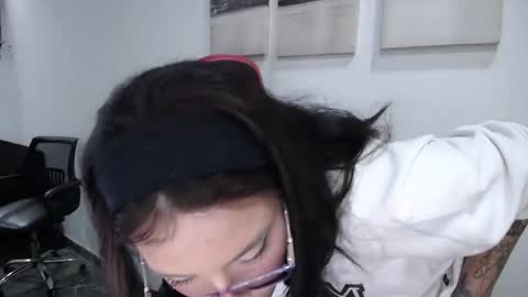 Snapshot of hanna_hot77 chatting on March 28, 10:31 pm mara online show from March 28, 10:31 pm