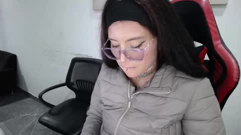 Snapshot of hanna_hot77 chatting on March 31, 9:59 pm mara online show from March 31, 9:59 pm