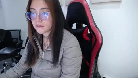 Snapshot of hanna_hot77 chatting on April 13, 8:58 pm mara online show from April 13, 8:58 pm