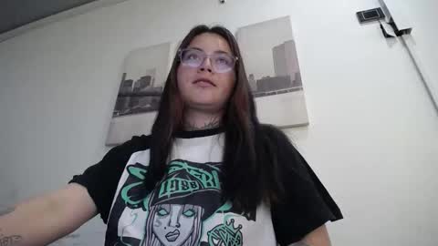 Snapshot of hanna_hot77 chatting on April 17, 5:27 pm mara online show from April 17, 5:27 pm