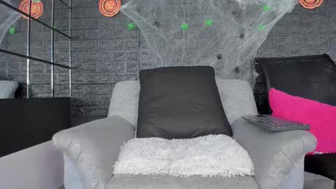 Hanna lens online show from October 30, 4:30 pm