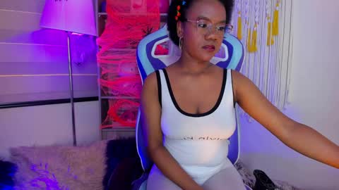 Snapshot of hanna_pierce chatting on October 7, 10:18 pm Hanna online show from October 7, 10:18 pm
