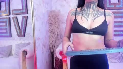 Snapshot of hanna_slut chatting on May 5, 2:08 am EVA online show from May 5, 2:08 am