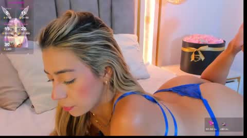 Snapshot of hannabronw chatting on April 22, 12:57 am Eliana online show from April 22, 12:57 am