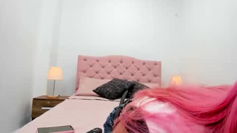 Snapshot of hannah_bernard chatting on February 17, 8:04 pm Hannah online show from February 17, 8:04 pm