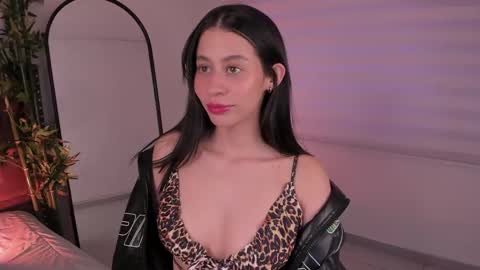 Snapshot of hannah_brady chatting on February 19, 10:09 pm Hannah online show from February 19, 10:09 pm