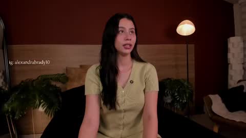 Snapshot of hannah_brady chatting on November 4, 8:52 pm Hannah online show from November 4, 8:52 pm