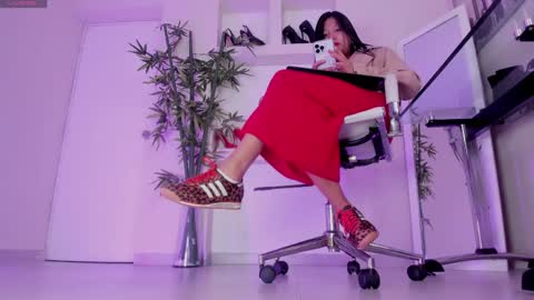 HANNAH HOWELL online show from April 15, 9:38 am