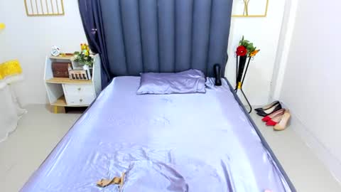 Snapshot of hannah_louissex chatting on June 21, 10:56 pm hannah_louissex online show from June 21, 10:56 pm