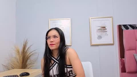 Snapshot of hannah_martinez_ chatting on February 19, 8:16 pm Maira online show from February 19, 8:16 pm