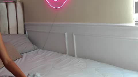 Hannah online show from April 8, 7:03 pm