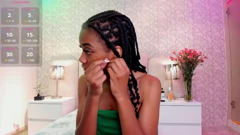 Snapshot of hannah_willian chatting on June 3, 11:46 am online show from June 3, 11:46 am