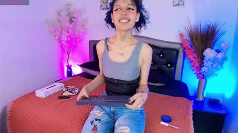 Snapshot of hannahblue_ chatting on February 4, 12:22 pm HannahBlue online show from February 4, 12:22 pm