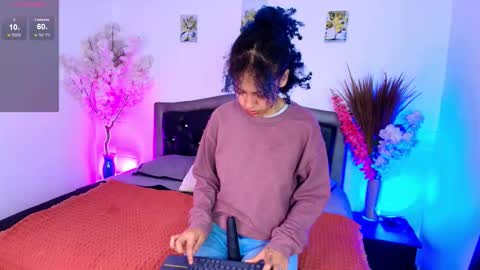 Snapshot of hannahblue_ chatting on February 9, 12:42 pm HannahBlue online show from February 9, 12:42 pm