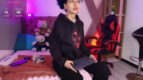 Snapshot of hannahblue_ chatting on February 11, 12:10 pm HannahBlue online show from February 11, 12:10 pm