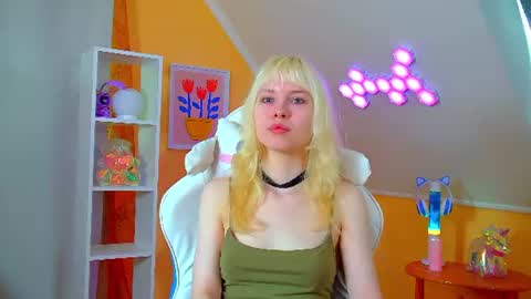 Snapshot of hannahhollis chatting on June 5, 6:31 am Hannah online show from June 5, 6:31 am