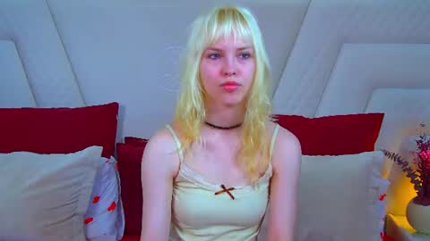 Snapshot of hannahhollis chatting on June 30, 6:14 am Hannah online show from June 30, 6:14 am