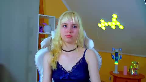 Snapshot of hannahhollis chatting on July 1, 6:26 am Hannah online show from July 1, 6:26 am