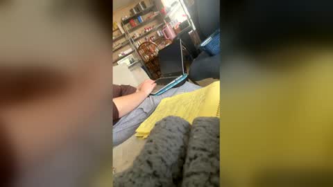 hannahjoyk online show from April 3, 6:06 pm