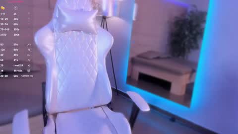 hannahmonttgomery  Help me reach 100 Hands up online show from March 20, 4:45 pm