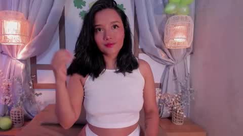 hannahmonttgomery  Help me reach 100 Hands up online show from March 22, 12:30 pm