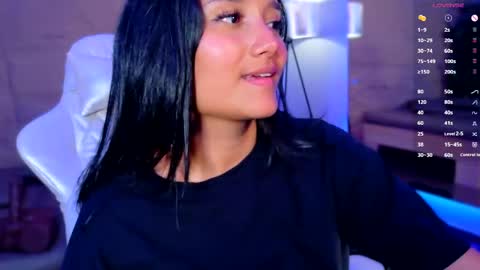 Snapshot of hannahmonttgomery chatting on April 30, 8:57 pm hannahmonttgomery Help me reach 100 Hands up online show from April 30, 8:57 pm