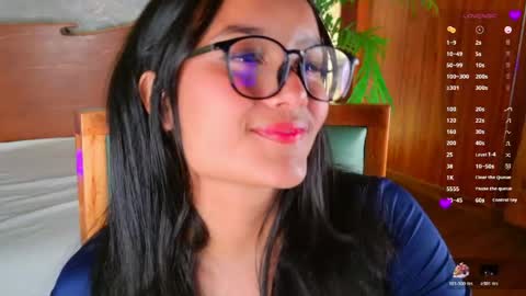 Snapshot of hannahmonttgomery chatting on June 10, 4:23 am hannahmonttgomery Help me reach 100 Hands up online show from June 10, 4:23 am