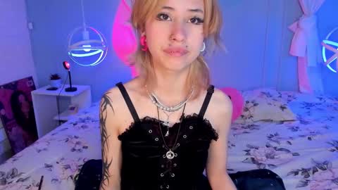Hannah online show from October 11, 2:37 pm