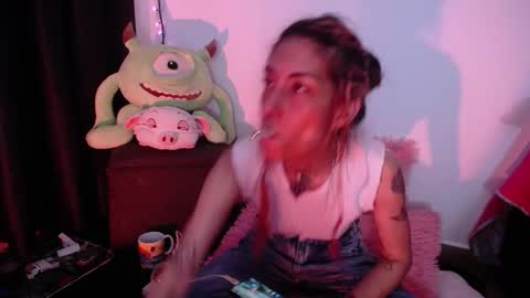 hannaqueen23 online show from December 22, 6:10 am