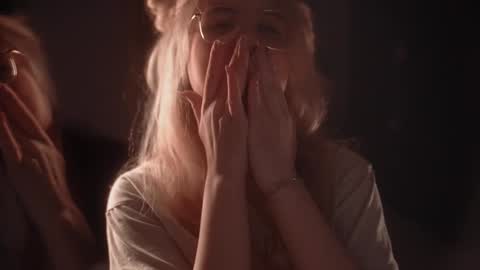 Snapshot of hannasthesia chatting on December 28, 2:11 am Hanna online show from December 28, 2:11 am