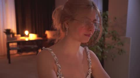 Snapshot of hannasthesia chatting on January 19, 5:05 am Hanna online show from January 19, 5:05 am