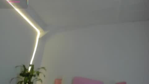 Snapshot of hannawilliams_ chatting on February 4, 9:42 pm Hanna Williams online show from February 4, 9:42 pm