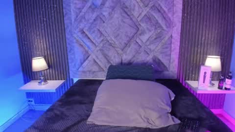 hannyk_ online show from February 26, 11:42 am