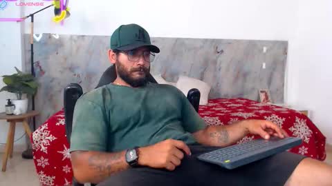 Snapshot of hanz_col chatting on February 7, 11:08 pm hanz_col online show from February 7, 11:08 pm