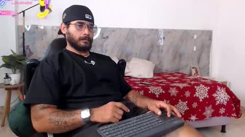 Snapshot of hanz_col chatting on February 8, 5:27 pm hanz_col online show from February 8, 5:27 pm