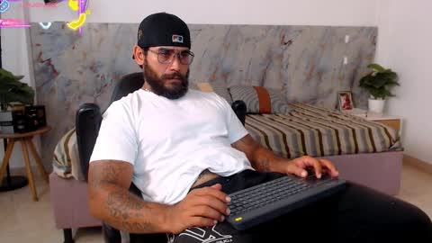 hanz_col online show from April 4, 1:26 am