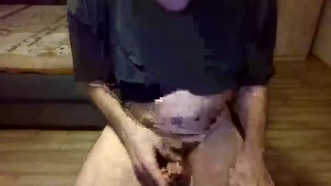 Snapshot of hanzik1954 chatting on December 25, 6:09 pm hanzik1954 online show from December 25, 6:09 pm