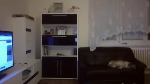 Snapshot of hanzik1954 chatting on February 2, 6:31 pm hanzik1954 online show from February 2, 6:31 pm