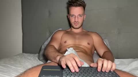 Snapshot of hanzlagerfelt chatting on September 18, 12:34 am hanzlagerfelt online show from September 18, 12:34 am