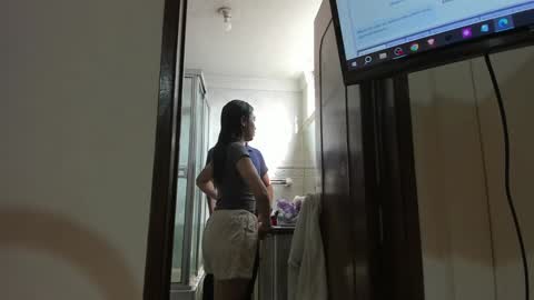 Snapshot of happy_cream_ chatting on December 24, 2:12 pm happy_cream_ online show from December 24, 2:12 pm