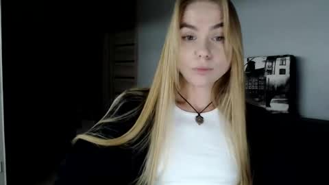 Snapshot of happy_fox_ chatting on December 3, 9:12 pm happy_fox_ online show from December 3, 9:12 pm