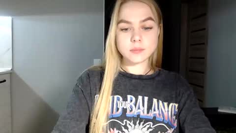 Snapshot of happy_fox_ chatting on December 9, 11:03 pm happy_fox_ online show from December 9, 11:03 pm