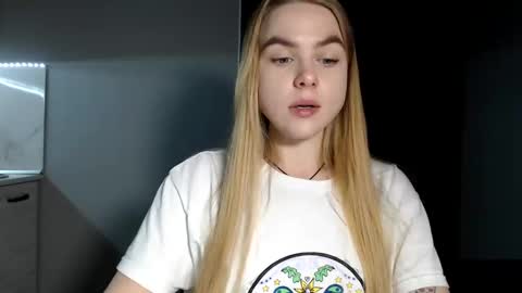 Snapshot of happy_fox_ chatting on January 7, 9:25 pm happy_fox_ online show from January 7, 9:25 pm