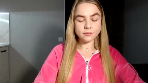 Snapshot of happy_fox_ chatting on February 13, 8:55 pm happy_fox_ online show from February 13, 8:55 pm