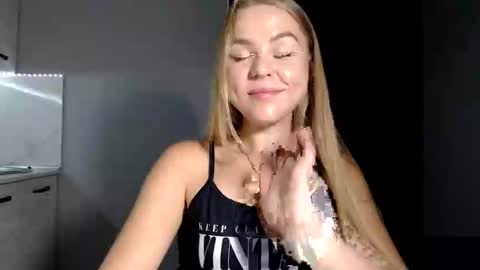 Snapshot of happy_fox_ chatting on September 25, 9:40 pm happy_fox_ online show from September 25, 9:40 pm