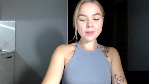 Snapshot of happy_fox_ chatting on October 1, 9:43 pm happy_fox_ online show from October 1, 9:43 pm