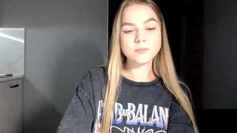 Snapshot of happy_fox_ chatting on October 6, 9:23 pm happy_fox_ online show from October 6, 9:23 pm