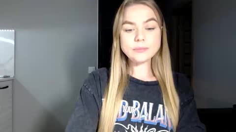 Snapshot of happy_fox_ chatting on November 17, 9:09 pm happy_fox_ online show from November 17, 9:09 pm