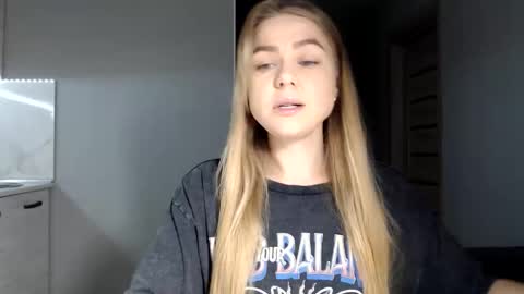 happy_fox_ online show from November 27, 3:25 pm