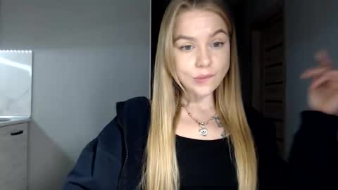 happy_fox_ online show from December 13, 7:53 pm